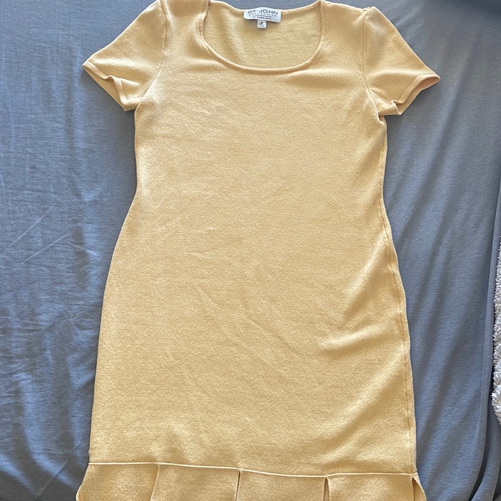 St. John Short Sleeve Crewneck Knit Dress - Size 8